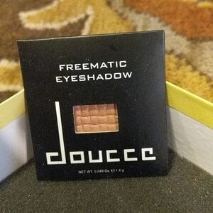3/15! Doucce Eyeshadow sample